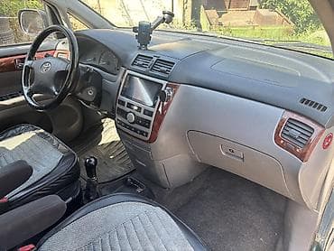 corolla 2016: Toyota Avensis Verso: 2001 г., 2 л, Механика, Бензин, Минивэн — 6