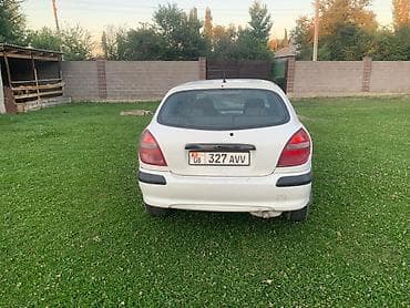 айнек авто: Nissan Almera: 2001 г., 1.5 л, Кол менен иштөөчү, Бензин, Хетчбек — 4