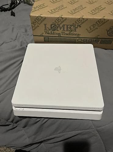 playsation 4: Sony ps 4 белого цвета 500гб состояние новой — 1