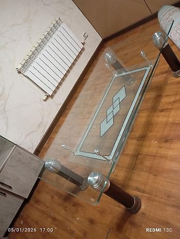 Шкафтар: Зал үчүн үстөл, Колдонулган, Бүктөө эмес, Тик бурчтуу — 6