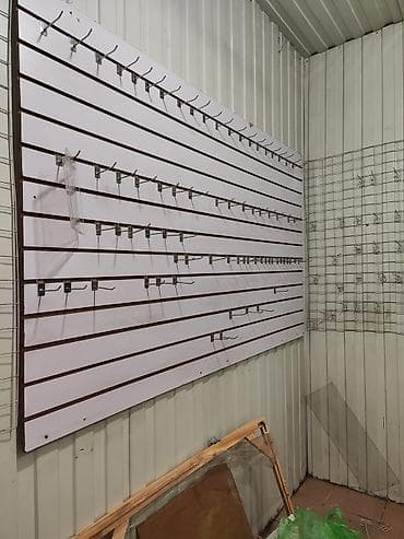 листа гип: Торгoвые панели (slatwall) с комплектом навесного оборудования. - — 1