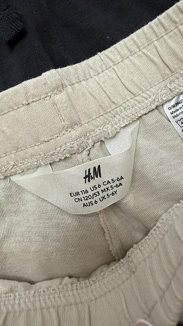 шорта: Комплект футболок H&M из 3 шт размер 6/7 лет (130см) на рост — 3