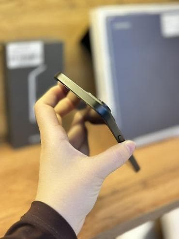 айфон по низкой цене: IPhone 15, Б/у, 256 ГБ, Черный, Кабель, В рассрочку, 82 % — 3