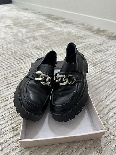 foot patch: Женские лоферы черные на массивной тракторной подошве. - Материал — 2