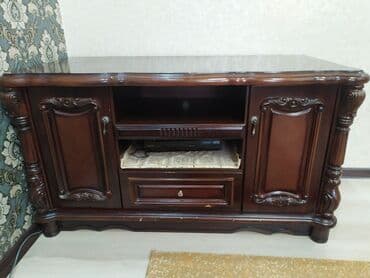Тумба под телевизор, в офис просто комод .В классическом стиле