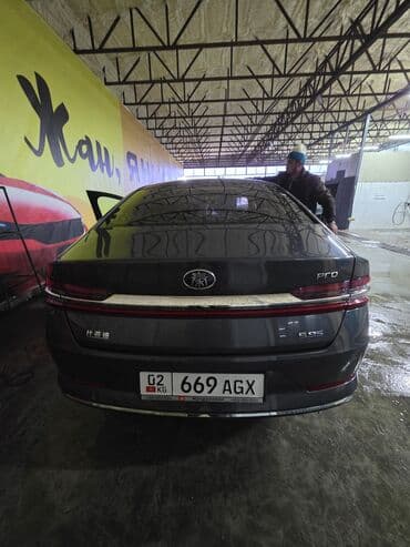 byd yuan up цена в бишкеке: BYD Qin: 2020 г., 1.5 л, Гибрид, Седан — 6