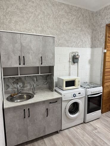 делаем справки: 3 комнаты, Собственник, Без подселения, С мебелью полностью — 8