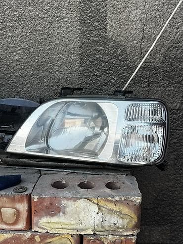 св: Передняя правая фара Hyundai Б/у — 2