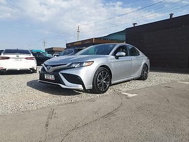 chevrolet taho: Toyota Camry: 2020 г., 2.5 л, Автомат, Гибрид, Седан — 1