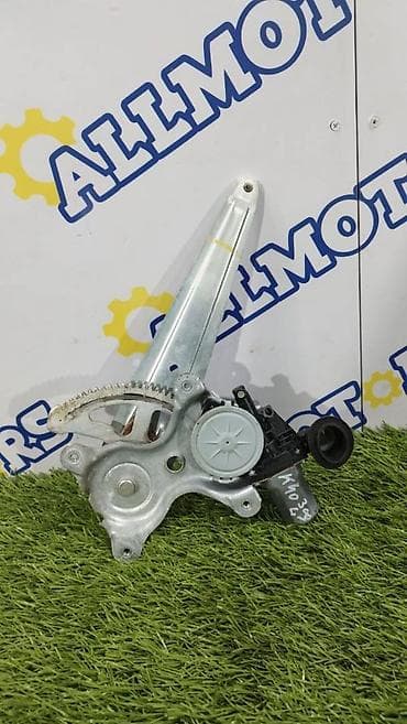 step rf3: Toyota Camry 40, 2.4 hybrid, стеклоподъёмник задний левый — 1