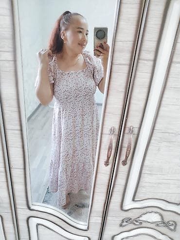 Платье макси с нежным цветочным принтом - Длина: макси - Покрой at lalafo.kg Платье макси с нежным цветочным принтом - Длина: макси - Покрой