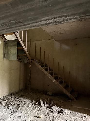 Коммерциялык мүлк: Продаётся двухэтажный дом в черновой отделке: просторные открытые — 5