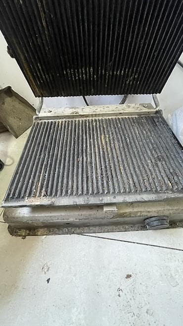 плита для стейка: Контактный электрогриль (прижимной гриль) с рифлёными чугунными — 1