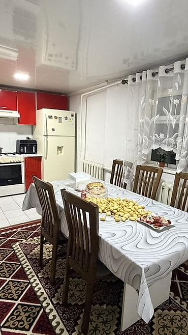 гараж с местом: Просторный благоустроенный дом с закрытым внутренним двором. - Уютный — 7