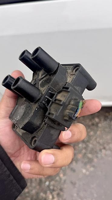 spar: Катушка зажигания Ford 2004 г., Б/у, Оригинал — 1