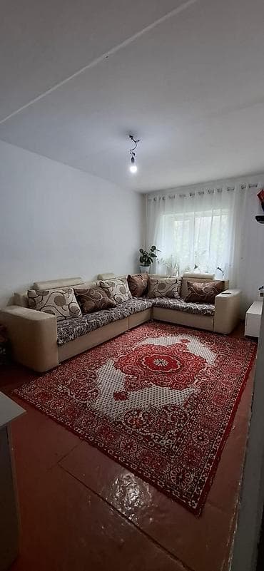 одна комната: 2 комнаты, 45 м², 105 серия, 1 этаж, Старый ремонт — 4