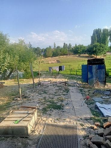 Недвижимость: Дом в селе Сокулук, ул. Пионерская, 16А 4 квартира Барачного типа. - — 2
