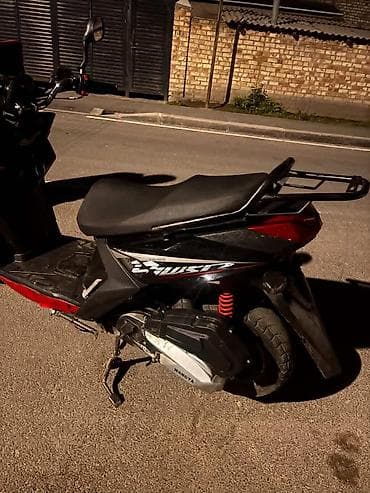 bmb 39: Скутер WANGYA Twist 50/125 (стикеры на облицовке) - Спортивный — 2