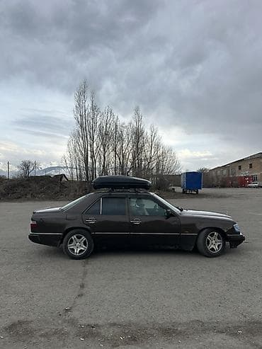 bmw e3: Mercedes-Benz W124: 1993 г., Седан — 3