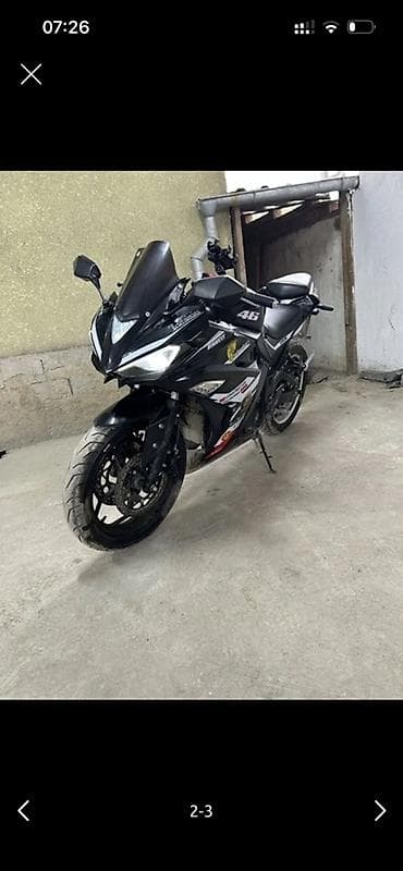 эндуро кросс 250: Спортивный мотоцикл классической «фулл-фэринг» компоновки в черном — 4