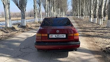 ади б4: Volkswagen Vento: 1992 г., Седан — 4