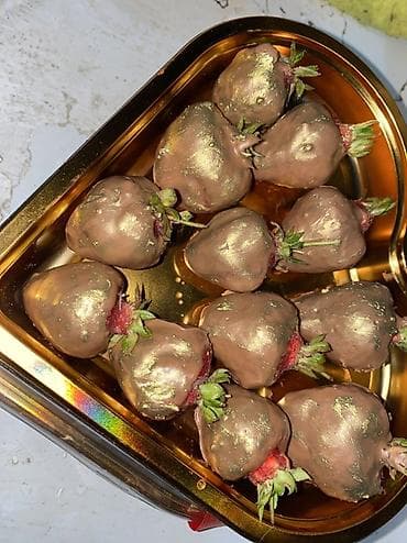 сухой дым: Акция Акция Акция 🍓✨ Сочная клубника в шоколаде с золотым мерцанием — 1