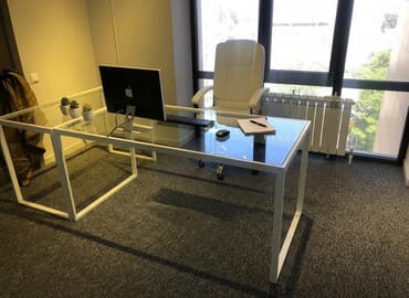 стеклянный стол офисный: Офисный стол, Новый, Нерегулируемый, цвет - Белый, Угловой — 1