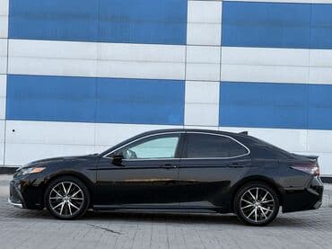 срочно продам авто в связи с переездом: Toyota Camry: 2020 г., 2.5 л, Автомат, Бензиновая, Седан — 4