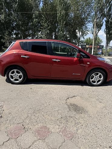 bud e9: Nissan Leaf: 2013 г., Автомат, Хэтчбэк — 6