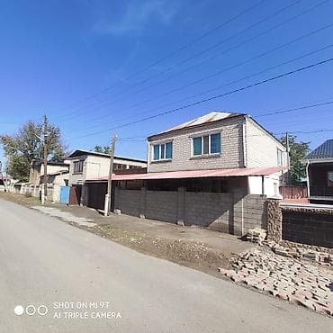 Продаётся жилой дом с просторным участком. Основные характеристики: - — 4