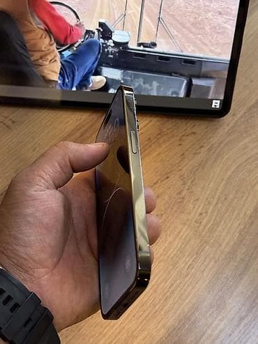 iphone cs: IPhone 14 Pro, Б/у, 256 ГБ, Black Titanium, Защитное стекло, Чехол, 79 % — 3