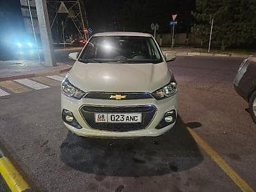 2 8: Chevrolet Spark: 2016 г., 1 л, Бензин, Хэтчбэк — 2