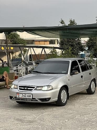 pasat b5: Daewoo Nexia: 2010 г., Седан — 2