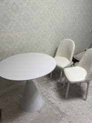 кухонные столы стеклянные: Круглый обеденный стол в современном минималистичном стиле. - Форма — 2