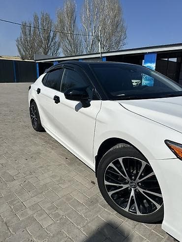 Toyota Camry: 2018 г., 2.5 л, Автомат, Бензин, Седан — 3