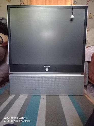 Продаю или меняю на Айфон. Проекторный телевизор, под экраном