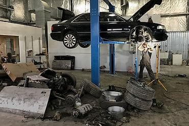 Продажи, работа с клиентами: Требуется работник, Оклад+Процент, Оплата: Дважды в месяц, Менее года опыта, Питание — 1