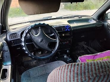 Унаа сатуу: Nissan Sunny: 1993 г., 1.6 л, Кол менен иштөөчү, Бензин, Седан — 3