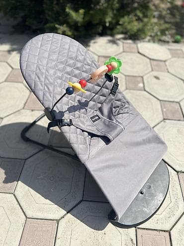 Детский шезлонг. Пользовались мало. Состояние идеальное. Цвет серый