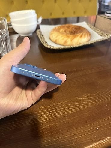 face id: IPhone 13, Б/у, 128 ГБ, Синий — 6