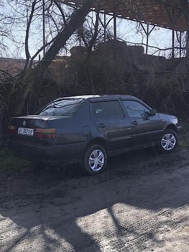 Volkswagen: Volkswagen Vento: 1993 г., 1.8 л, Механика, Бензин, Седан — 1