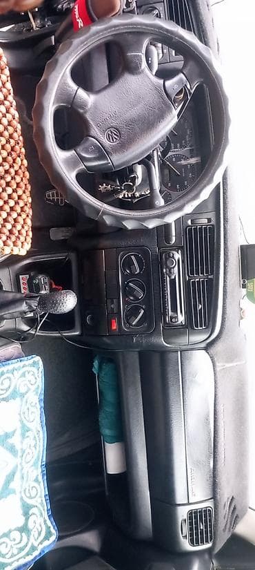 дамкрат авто: Volkswagen Jetta: 1994 г., 1.8 л, Механика, Бензин, Седан — 10