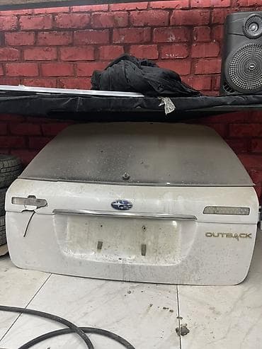 Крышка багажника Subaru Outback (надпись OUTBACK на правой стороне)