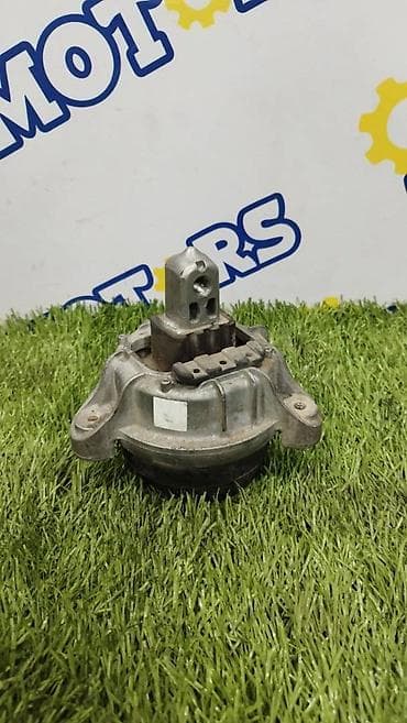 BMW 528xi (xDrive) v-2.0 turbo 2013 годподушка двигателя