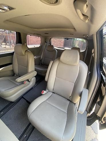 b class: Kia Carnival: 2019 г., 2.2 л, Автомат, Дизель, Минивэн — 8