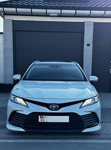 Toyota Camry: 2022 г., 2.5 л, Вариатор, Гибрид, Седан