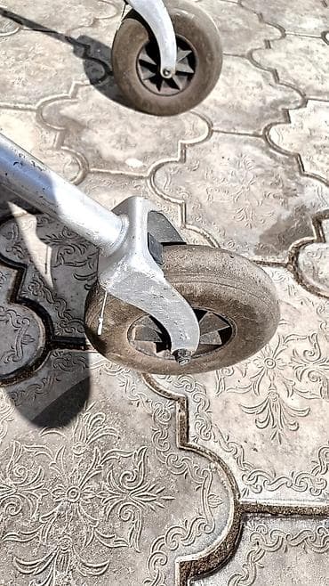 Медицинская одежда: Роллатор (ходунки с колесами) с сиденьем и корзиной - Четырехколесная — 2