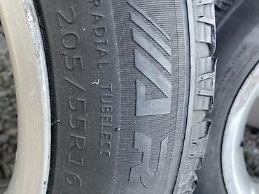 Комплект из 4 колес Toyota на литых дисках. Характеристики: - Диаметр — 3