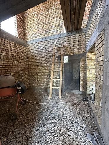 Недвижимость: Продается надежный 2-этажный кирпичный дом в Новопокровке (район поста — 10