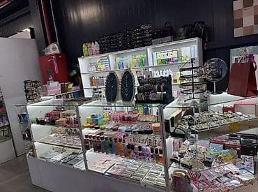 лось: Большой выбор косметики, аксессуаров и бижутерии в одном месте. - — 3